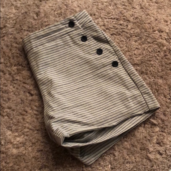 Banana Republic Pants - NBW Banana Republic Pinstriped Shorts Banana Republic Pants - NBW Banana Republic Pinstriped Shorts